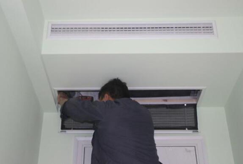 提醒大家很好不要選擇在雨天進行空調(diào)安裝。